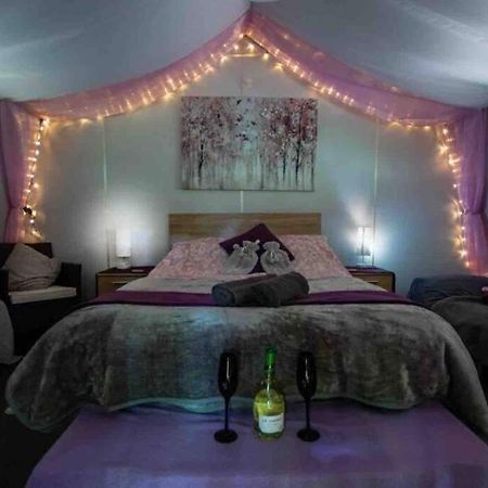 Cosy Woodland Romantic Retreat With Log Fires And Nature Sturry Kültér fotó